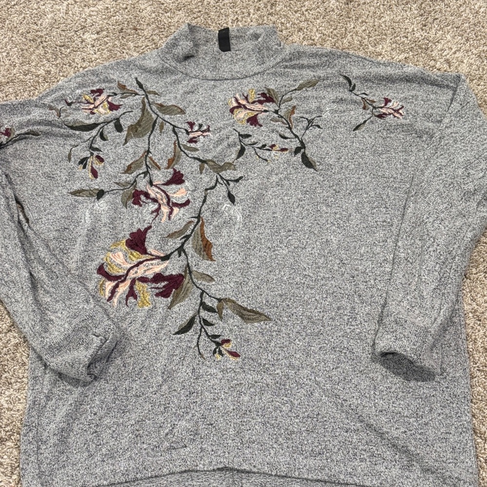 ⭐️2/$10 - Floral Embroidered Gray Sweater
